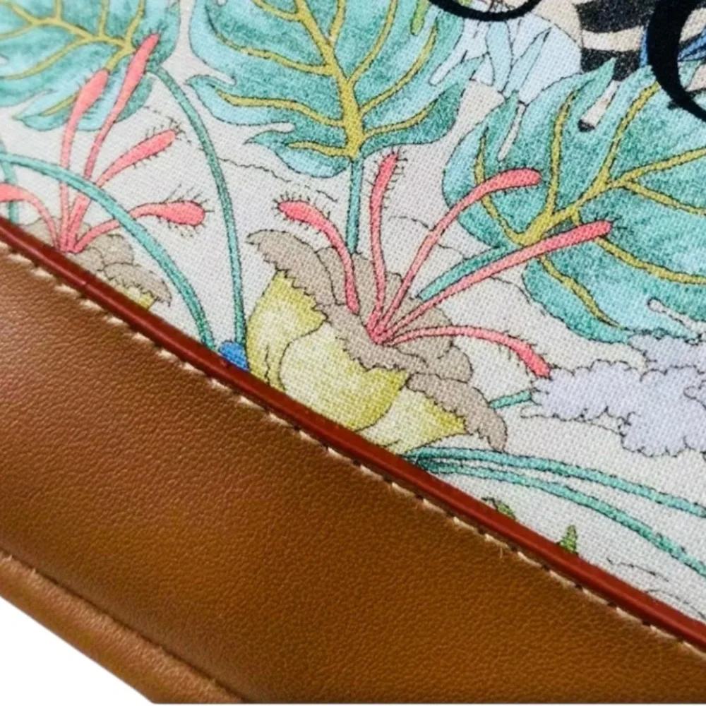 Gucci Upcycled Tiger Dustbag Shoulder Bag with Leather Trim - Picture 7 of 12